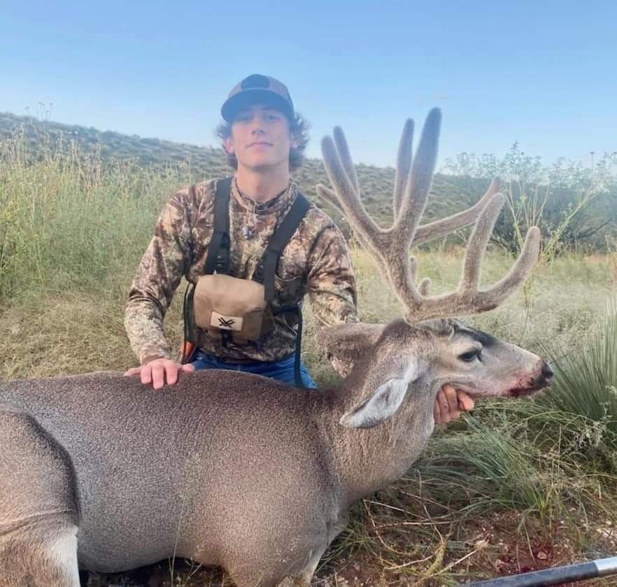 Mule deer hunting photo 1 - Arizona hunting with AZ B and B Outfitters LLC