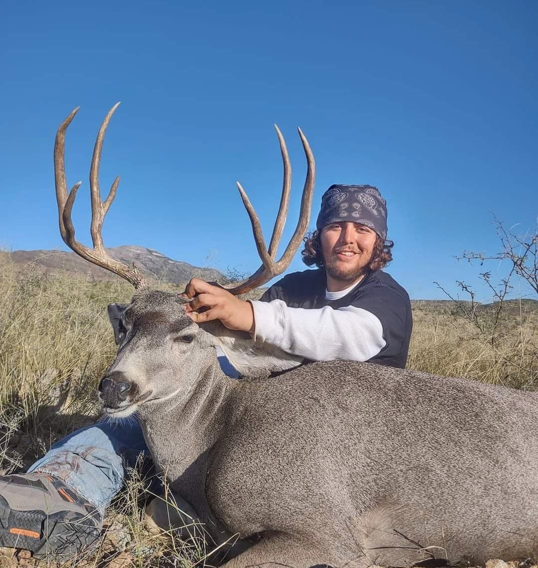 Mule deer hunting photo 1 - Arizona hunting with AZ B and B Outfitters LLC